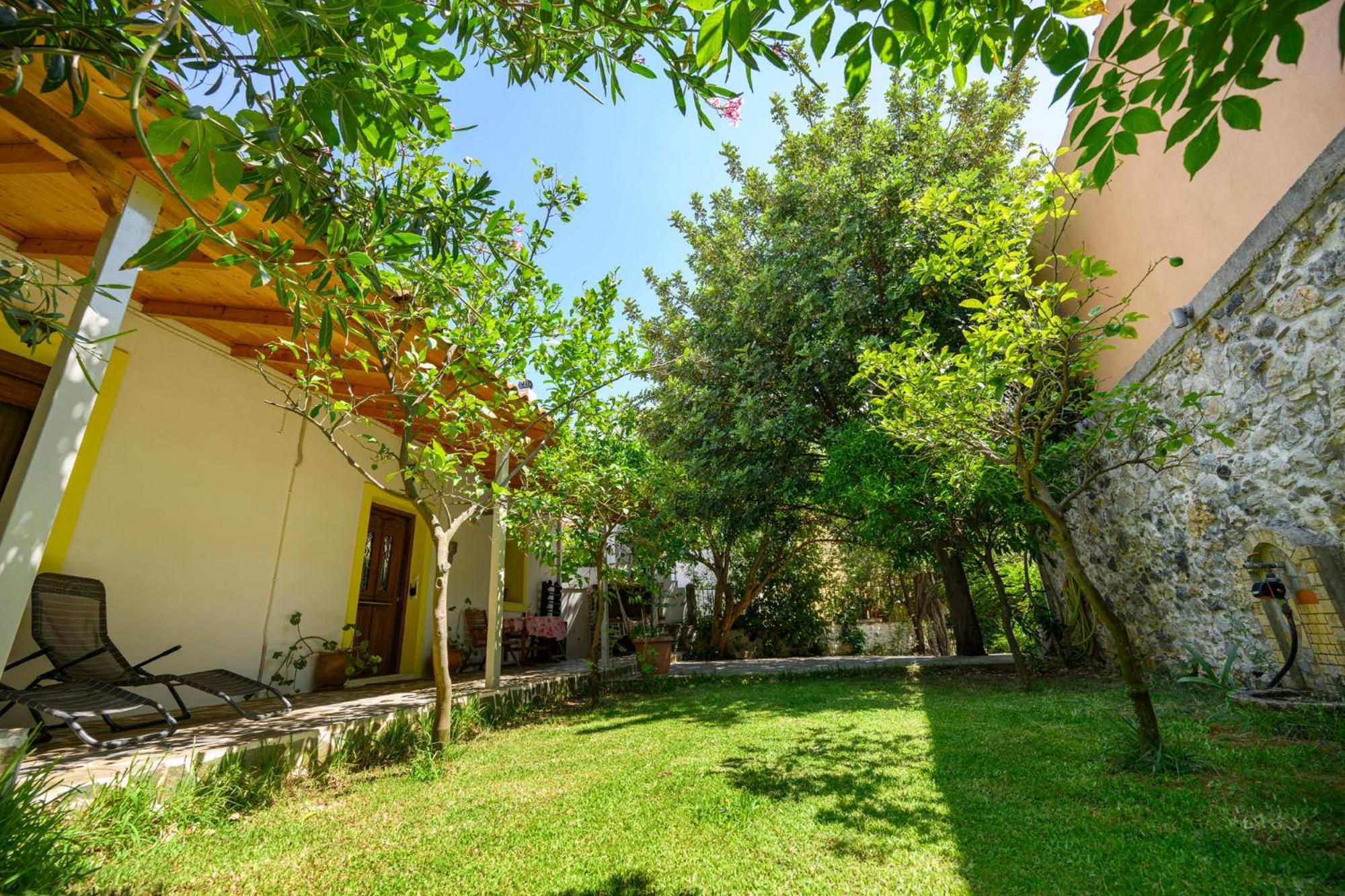 Small Villa Gerani Agios Vlasios  Exterior photo